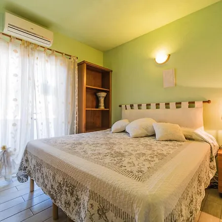 Emanuela Edge Of The Sea - Goelba Appartement